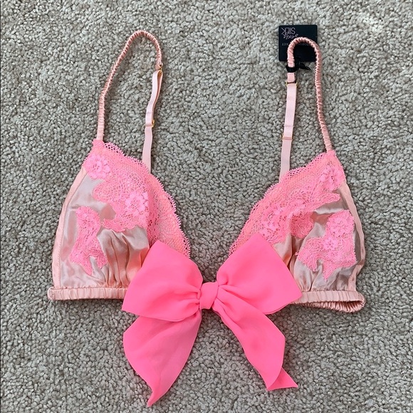 NWT Victoria’s Secret pink silk bra med